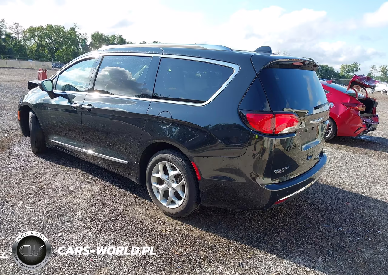 2018 Chrysler Pacifica Touring L VIN:2C4RC1BG2JR112322 - 3