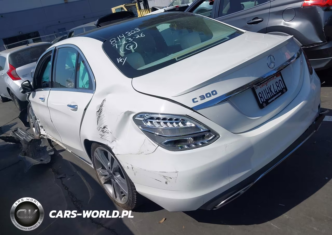 2018 Mercedes-Benz C 300 VIN:55SWF4JB1JU241504 - 3