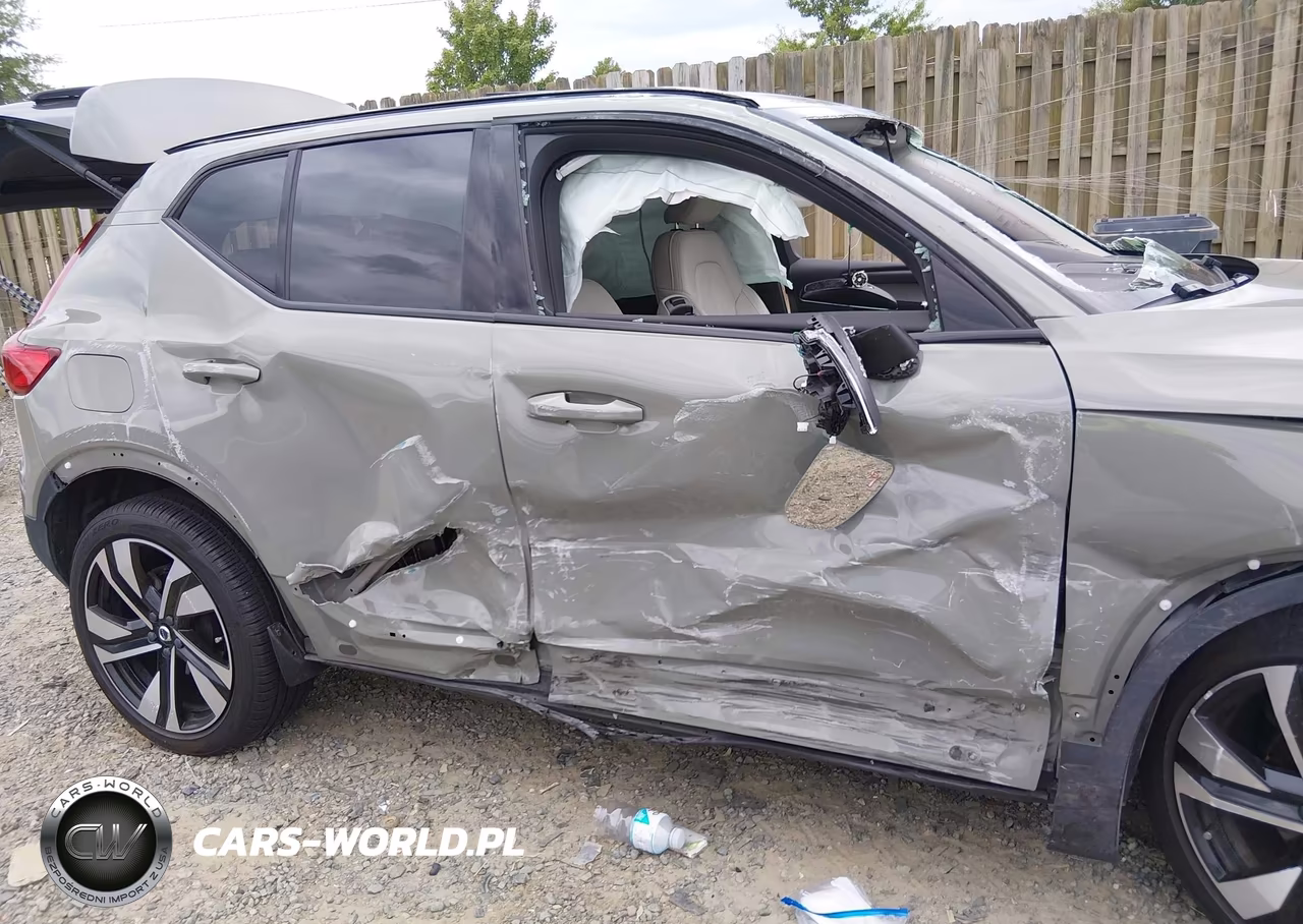 2025 Volvo Xc40 B5 Plus Dark Theme VIN:YV4L12UC7S2542405 - 14