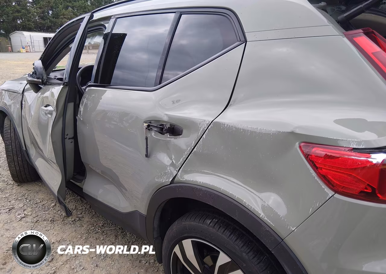 2025 Volvo Xc40 B5 Plus Dark Theme VIN:YV4L12UC7S2542405 - 16