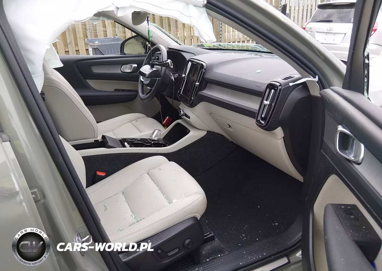 2025 Volvo Xc40 B5 Plus Dark Theme VIN:YV4L12UC7S2542405 - 5