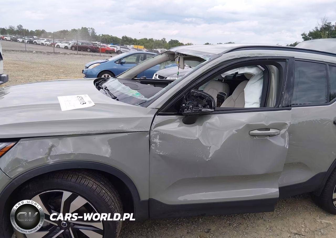 2025 Volvo Xc40 B5 Plus Dark Theme VIN:YV4L12UC7S2542405 - 6