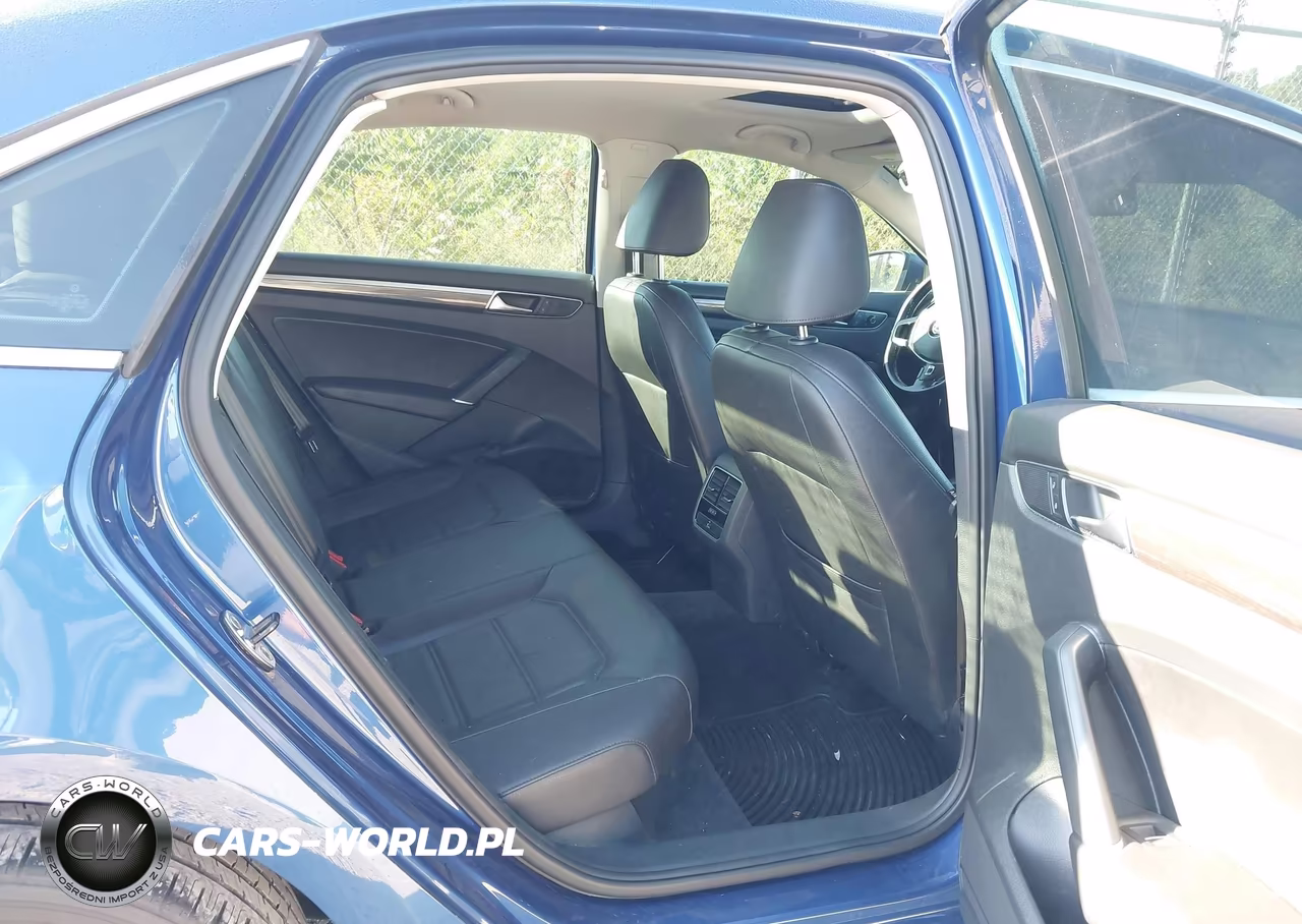 2017 Volkswagen Passat 1.8T Se VIN:1VWBT7A34HC000172 - 8