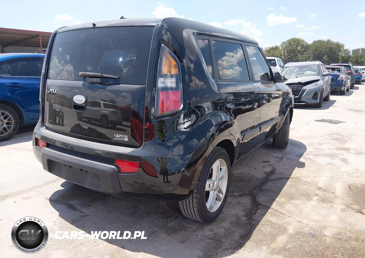 2010 Kia Soul + VIN:KNDJT2A20A7102270 - 4