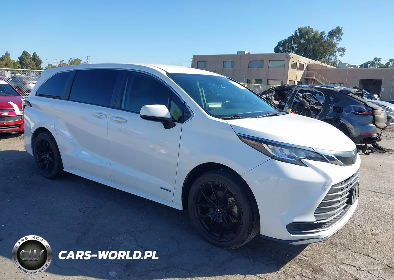 2021 Toyota Sienna Le – zdjęcie 1 z 16