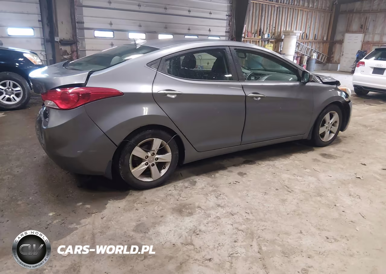 2013 Hyundai Elantra Gls VIN:5NPDH4AE2DH279844 - 4