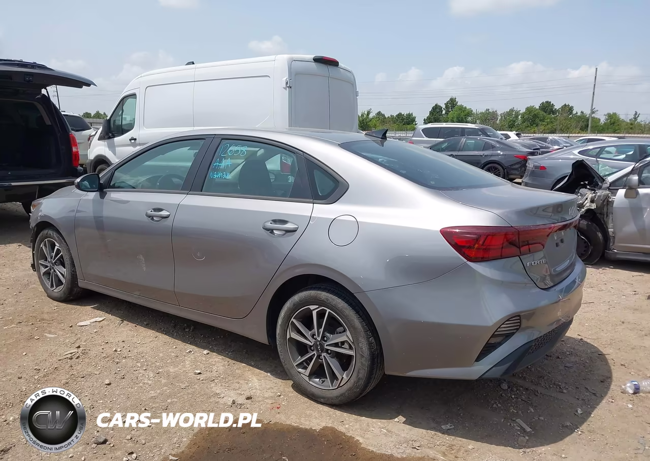 2023 Kia Forte Lxs VIN:3KPF24AD1PE628924 - 3