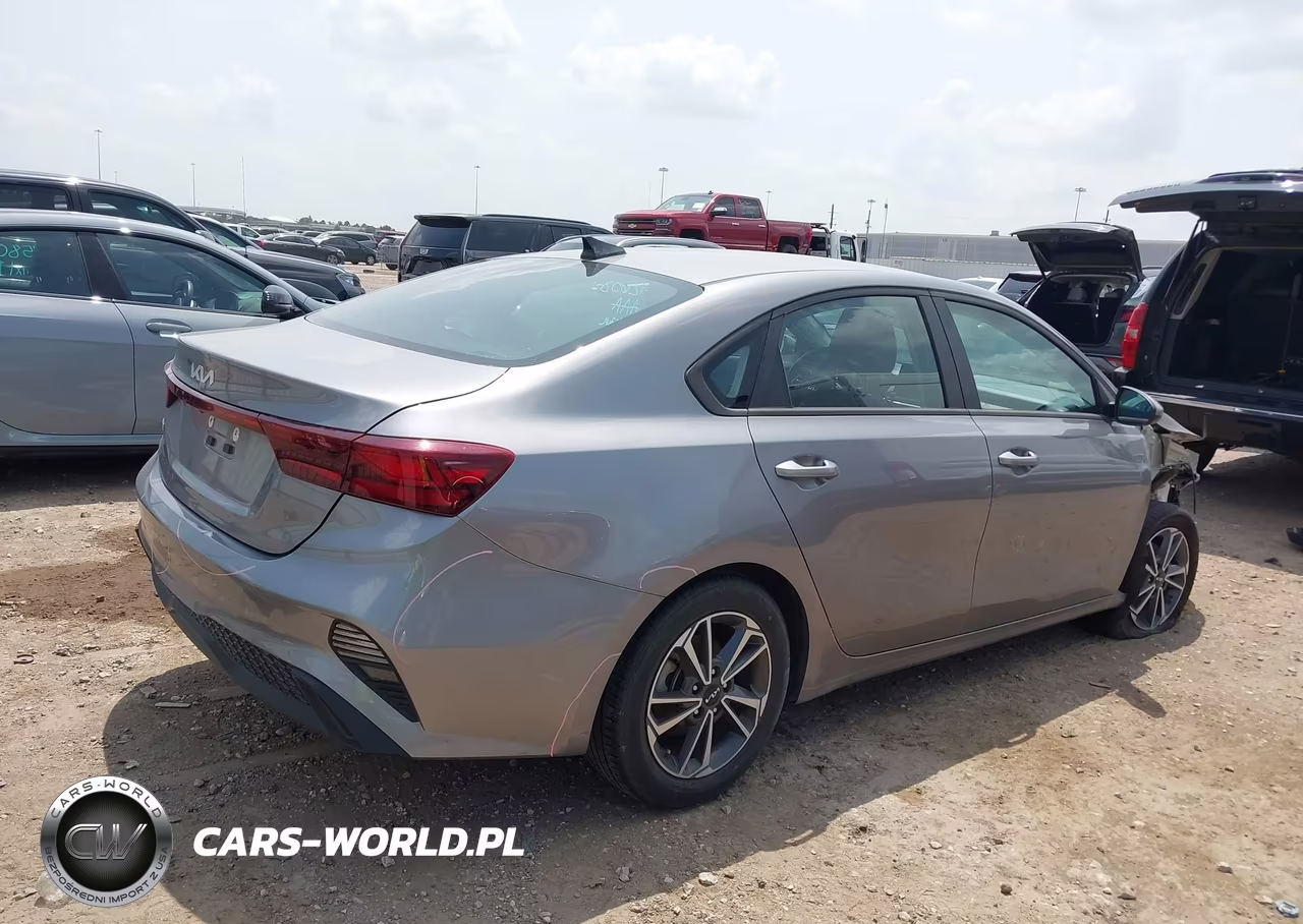 2023 Kia Forte Lxs VIN:3KPF24AD1PE628924 - 4