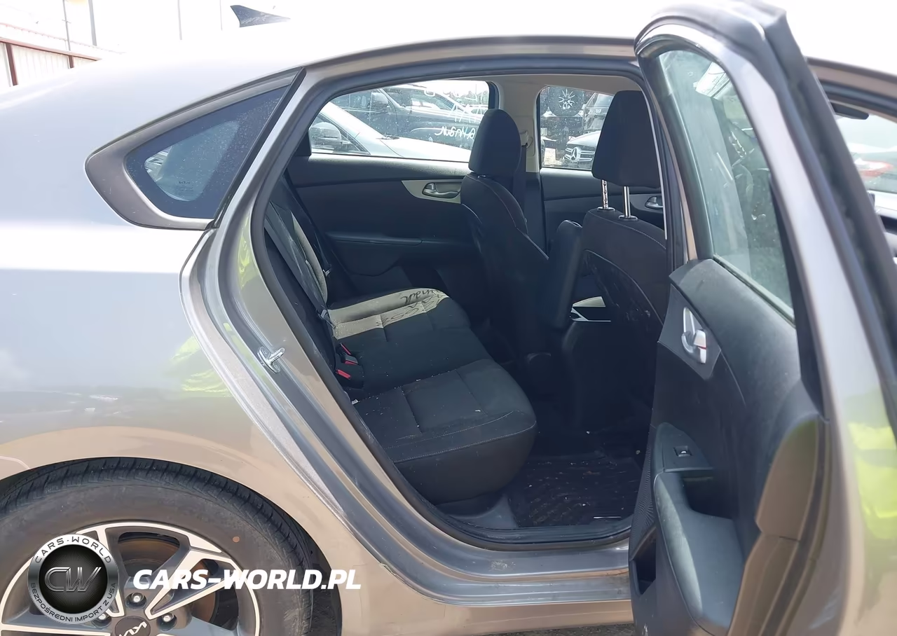 2023 Kia Forte Lxs VIN:3KPF24AD1PE628924 - 8
