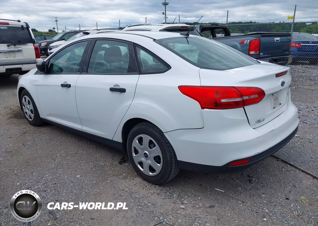 2018 Ford Focus S VIN:1FADP3E2XJL274689 - 3