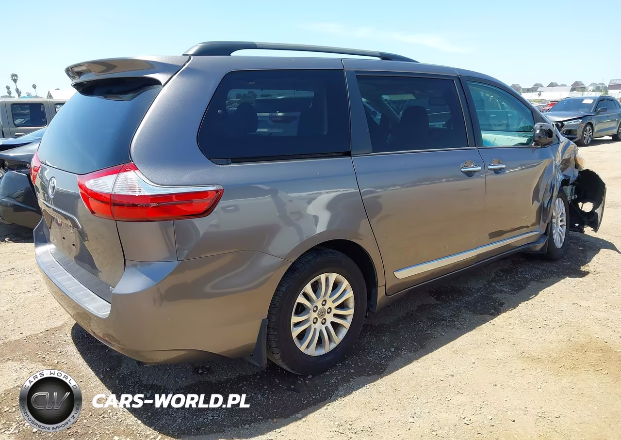 2017 Toyota Sienna Xle 8 Passenger VIN:5TDYZ3DC4HS875542 - 4