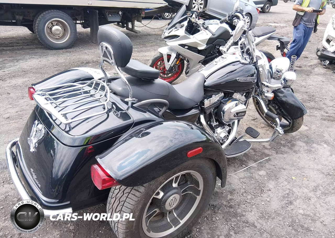 2015 Harley-Davidson Flrt Free Wheeler VIN:1HD1MCM16FB856038 - 4