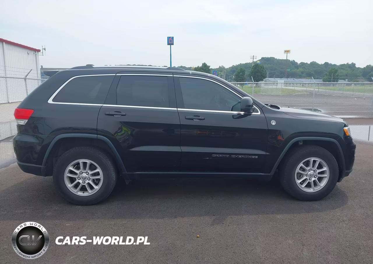 2018 Jeep Grand Cherokee Laredo E 4X4 VIN:1C4RJFAG2JC373642 - 13