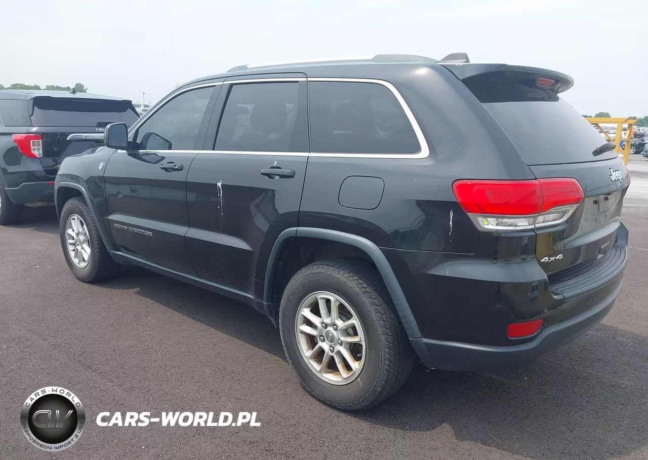 2018 Jeep Grand Cherokee Laredo E 4X4 VIN:1C4RJFAG2JC373642 - 3