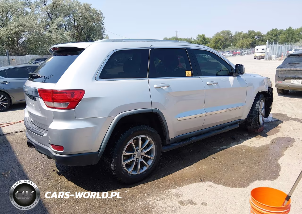 2012 Jeep Grand Cherokee Laredo VIN:1C4RJFAG4CC103718 - 4