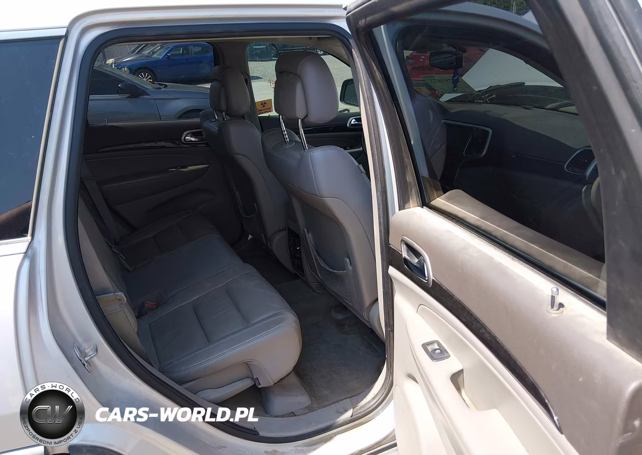 2012 Jeep Grand Cherokee Laredo VIN:1C4RJFAG4CC103718 - 8