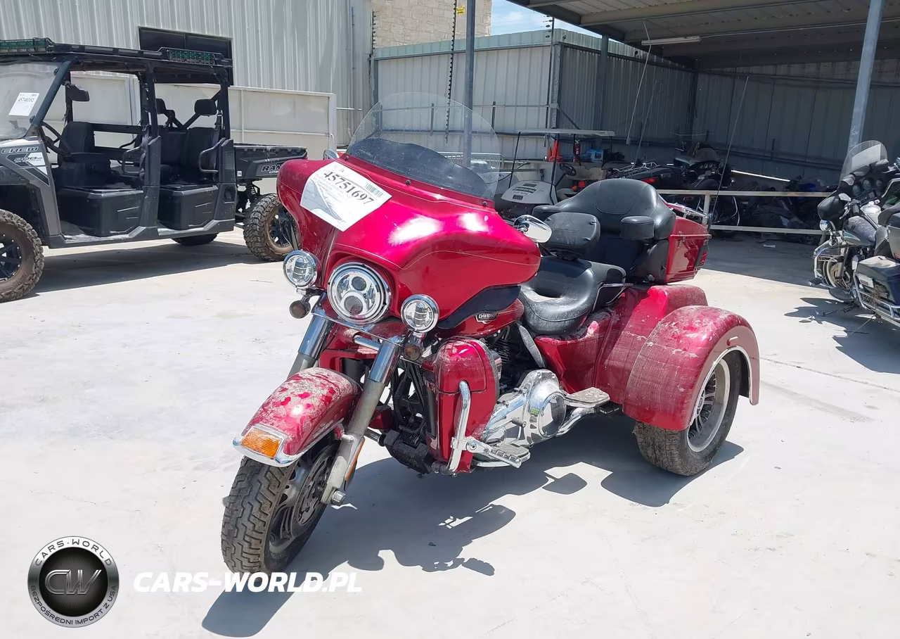 2013 Harley-Davidson Flhtcutg Tri Glide Ultra Classic VIN:1HD1MAM11DB853520 - 2