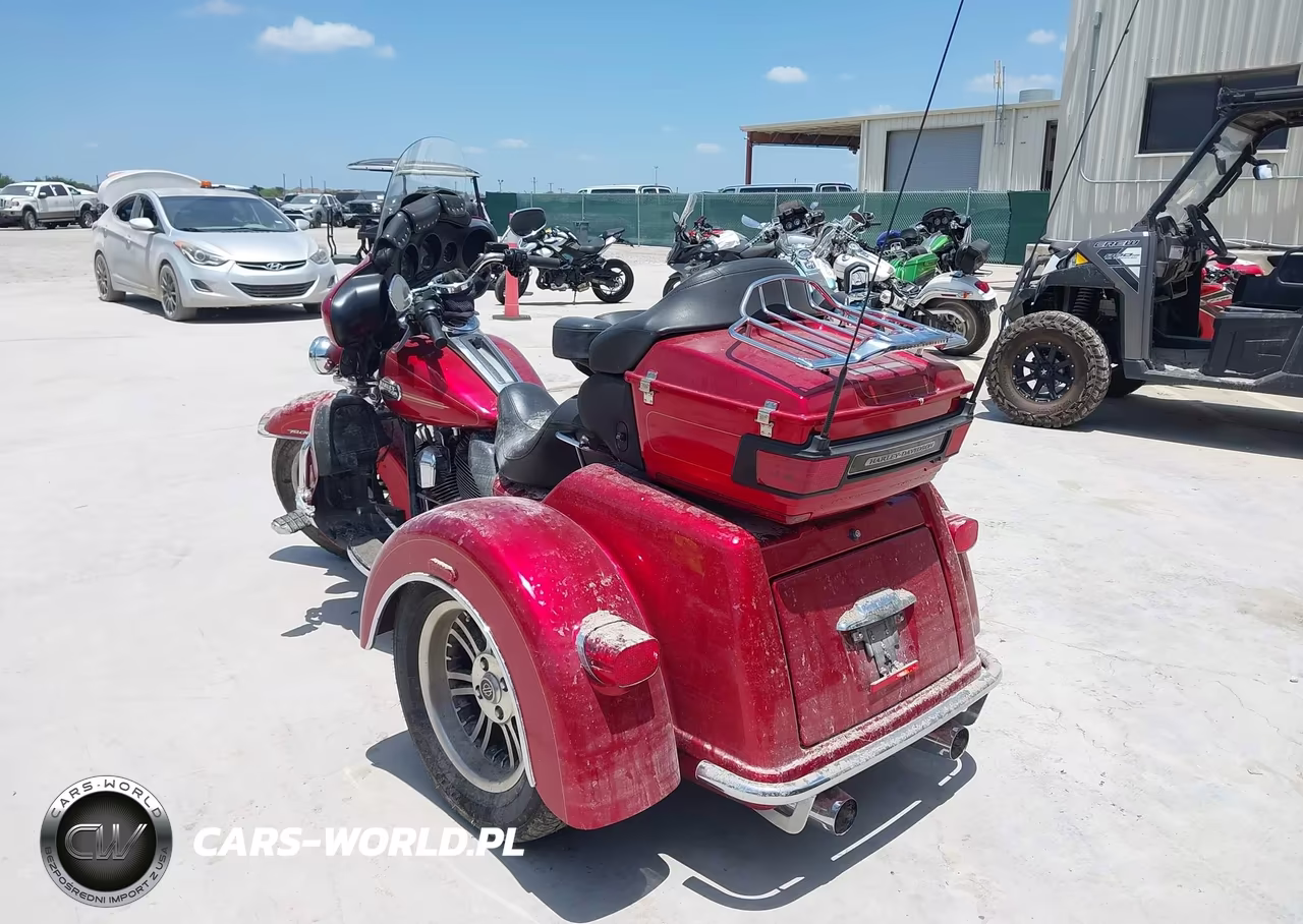 2013 Harley-Davidson Flhtcutg Tri Glide Ultra Classic VIN:1HD1MAM11DB853520 - 3