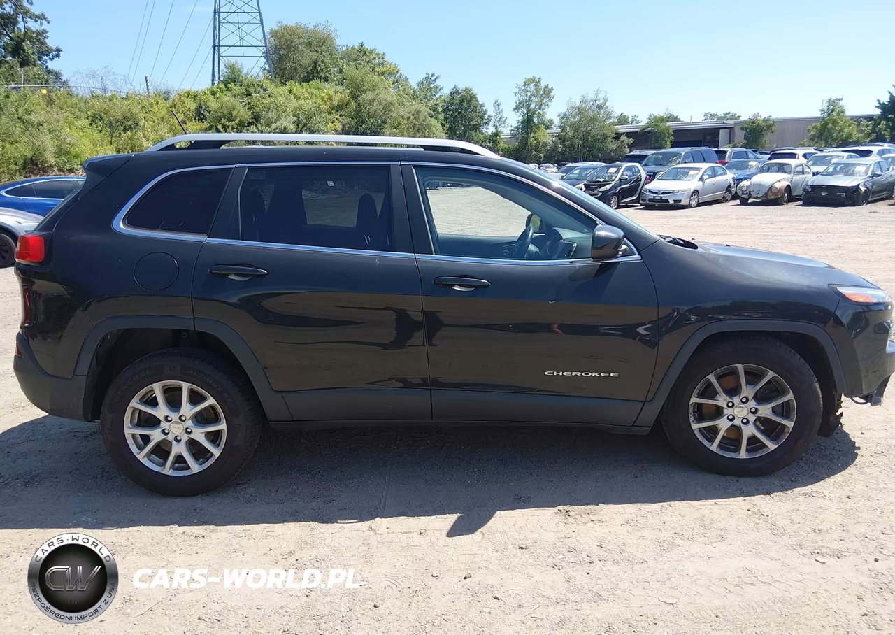 2015 Jeep Cherokee Latitude VIN:1C4PJMCB2FW512672 - 14