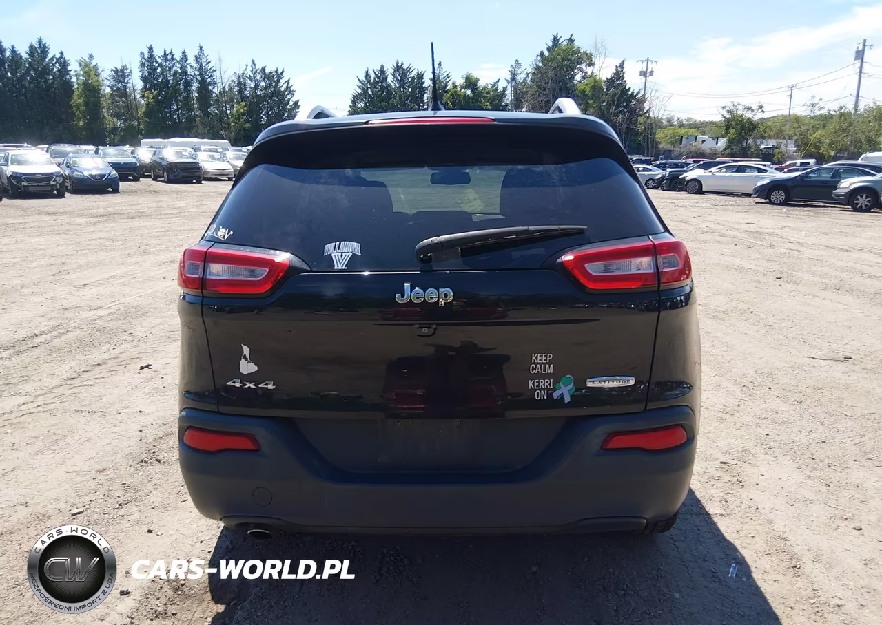 2015 Jeep Cherokee Latitude VIN:1C4PJMCB2FW512672 - 17