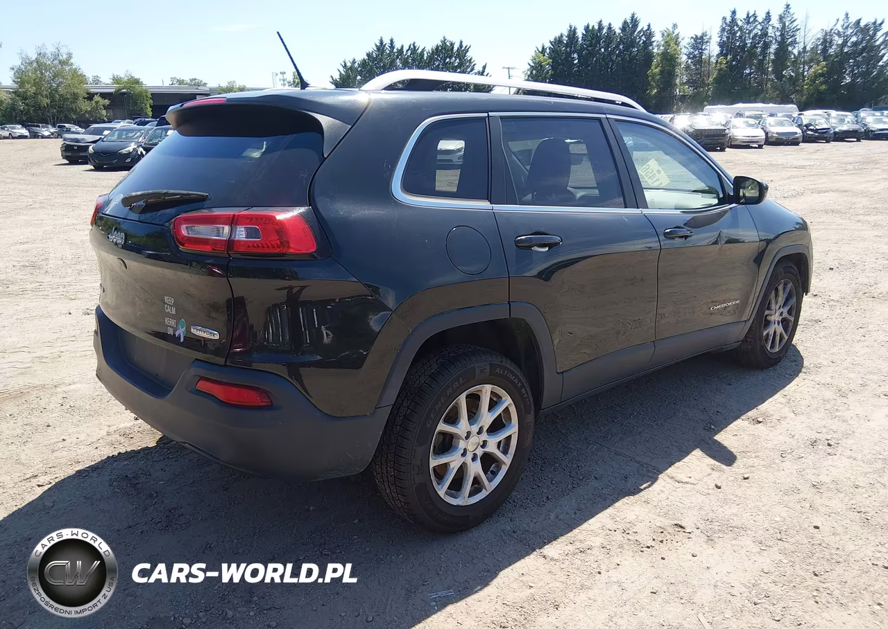 2015 Jeep Cherokee Latitude VIN:1C4PJMCB2FW512672 - 4