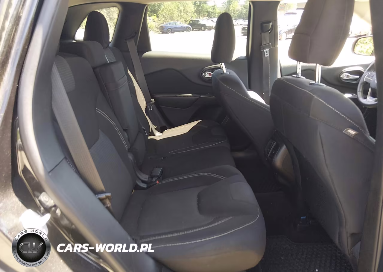 2015 Jeep Cherokee Latitude VIN:1C4PJMCB2FW512672 - 8