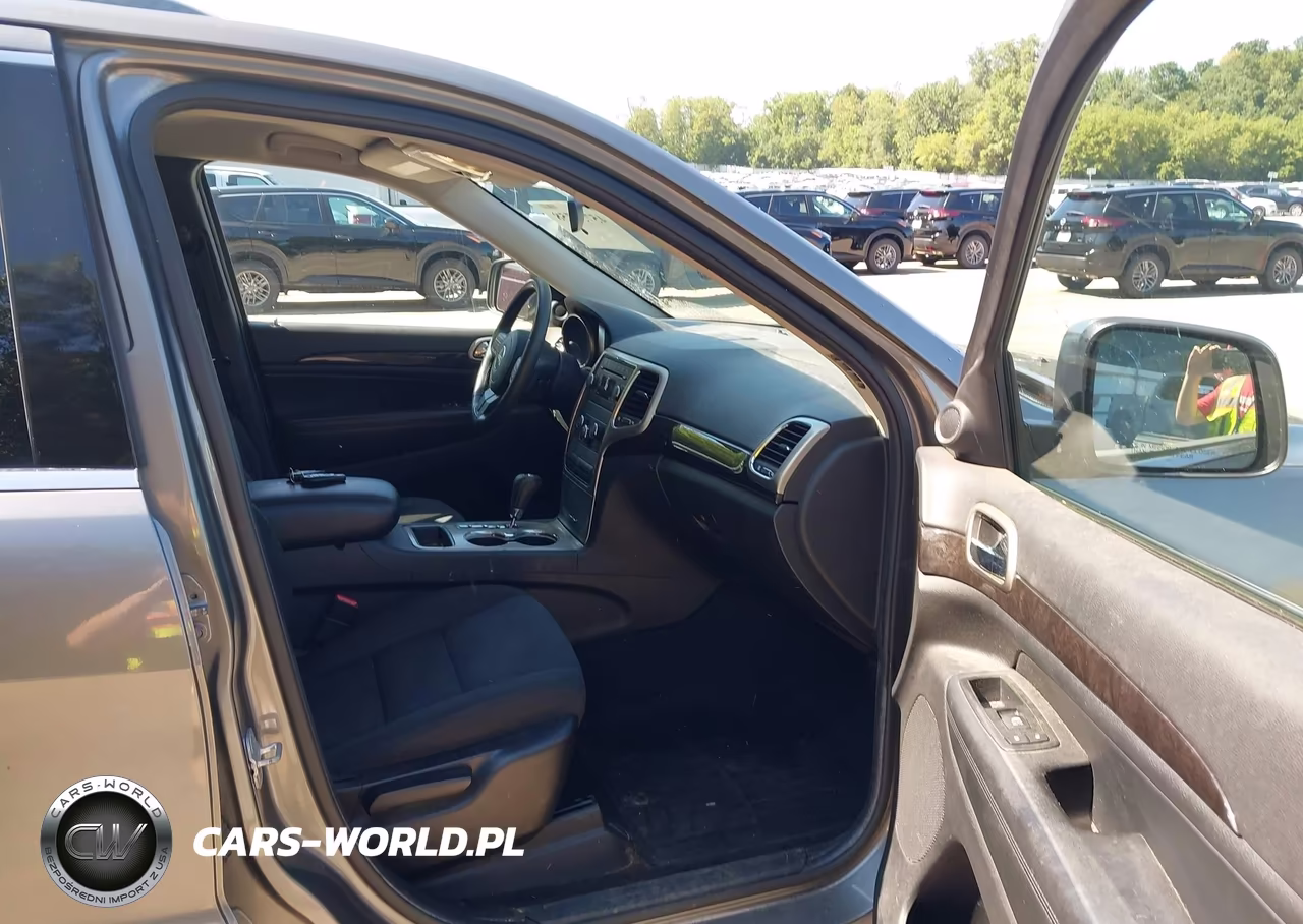 2012 Jeep Grand Cherokee Laredo VIN:1C4RJFAG6CC125204 - 5