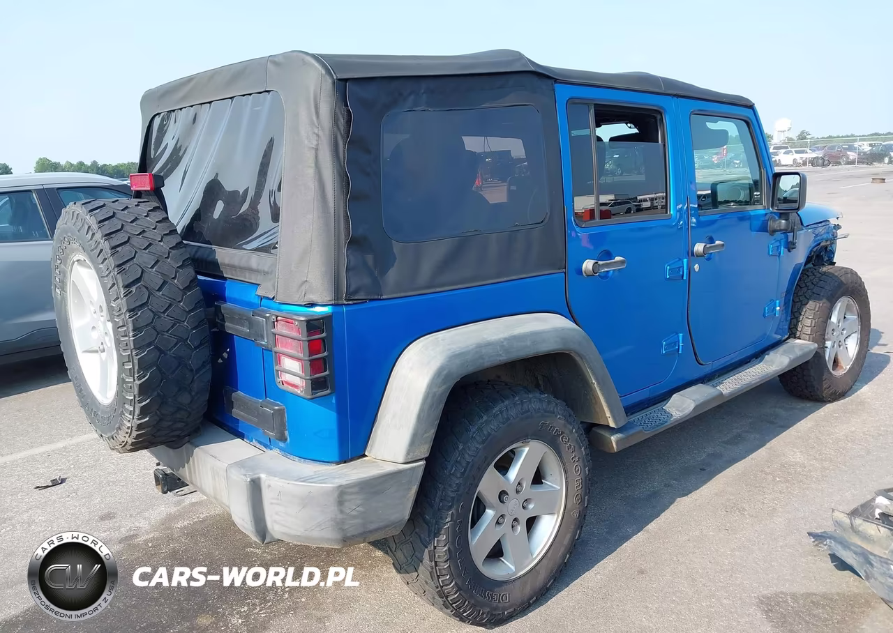 2015 Jeep Wrangler Unlimited Sport VIN:1C4BJWDG8FL689731 - 4
