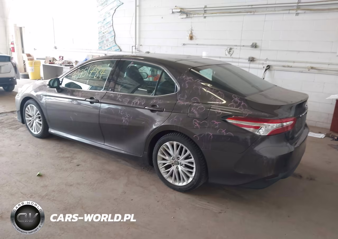 2018 Toyota Camry Xle VIN:4T1B11HK4JU041433 - 3