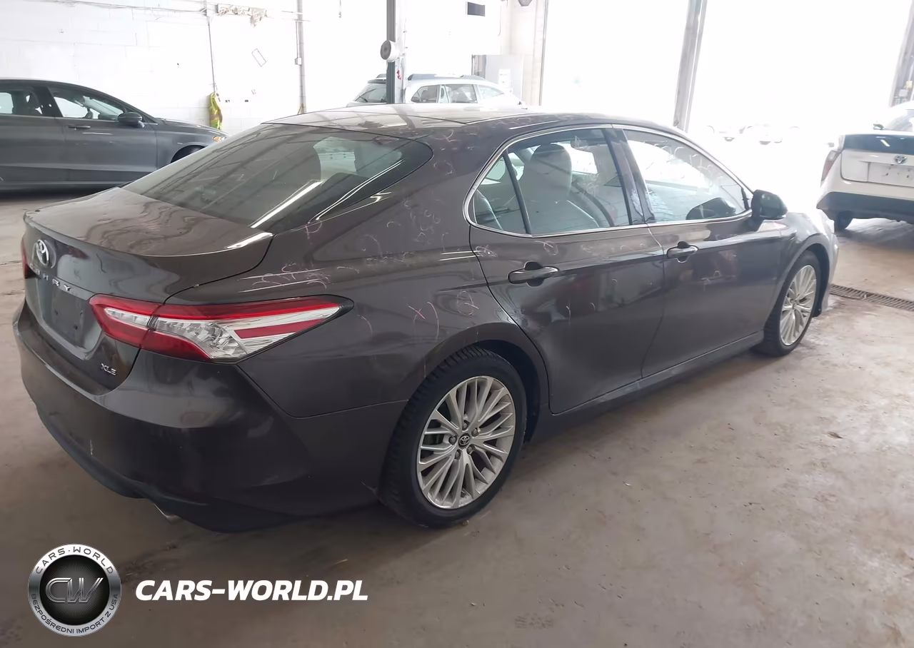 2018 Toyota Camry Xle VIN:4T1B11HK4JU041433 - 4