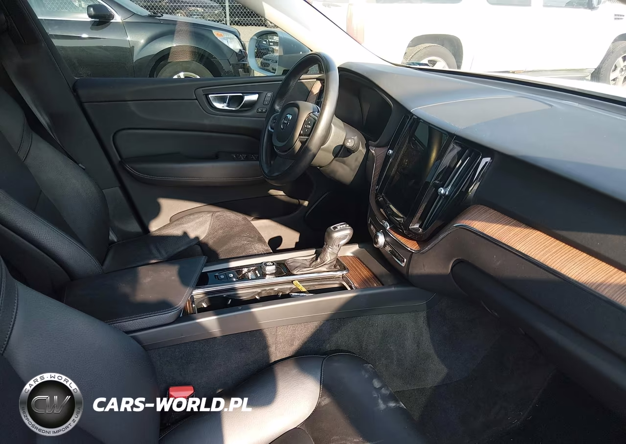 2021 Volvo Xc60 T5 Momentum VIN:YV4102RK8M1695040 - 5