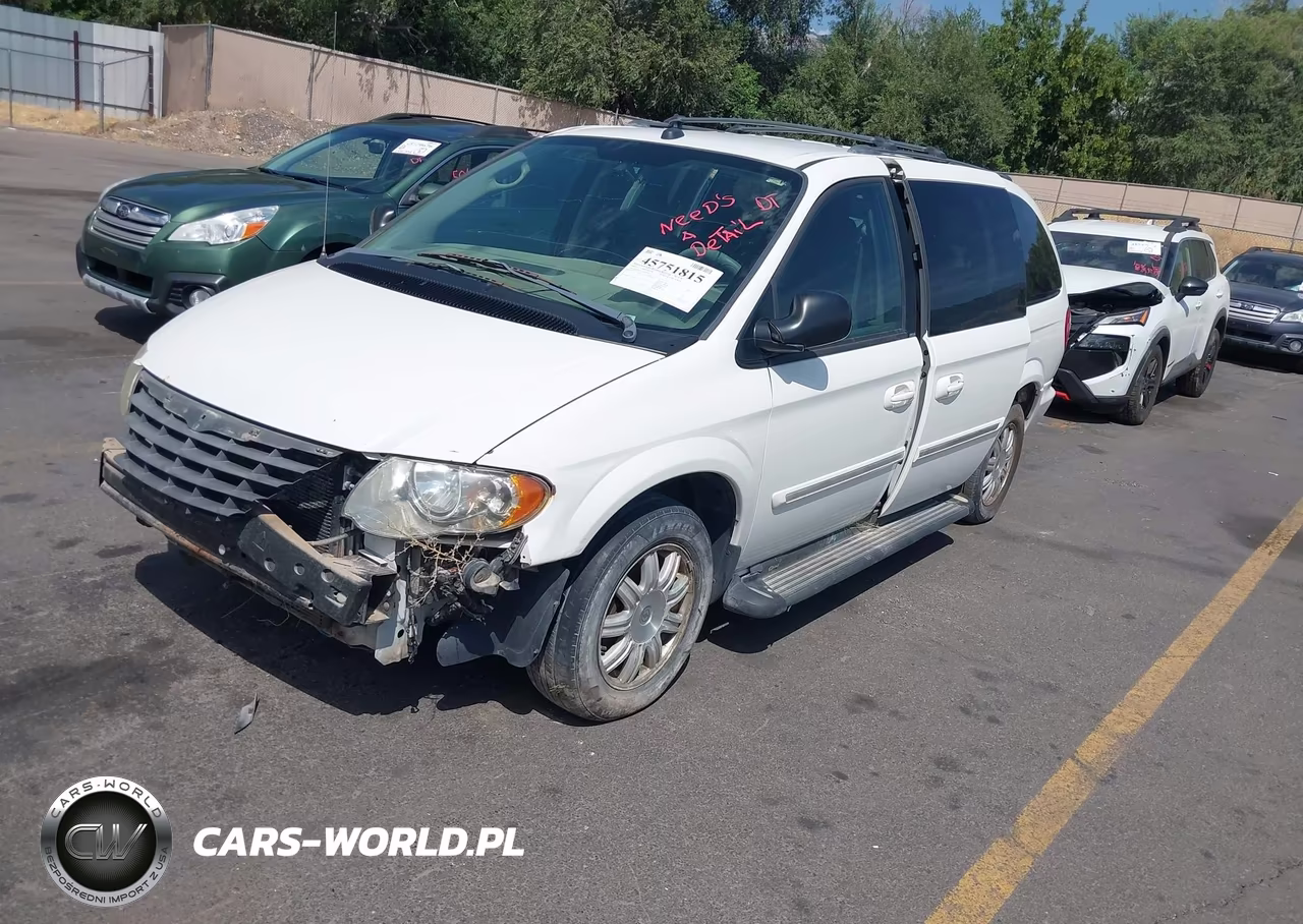 2005 Chrysler Town & Country Touring VIN:2C4GP54L45R469682 - 2