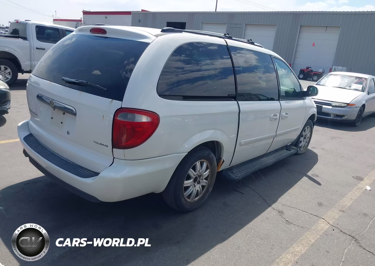 2005 Chrysler Town & Country Touring VIN:2C4GP54L45R469682 - 4