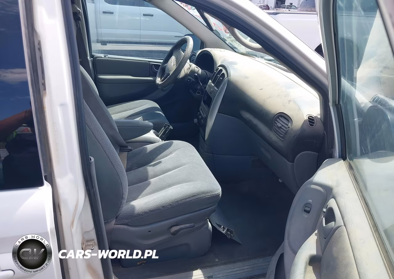 2005 Chrysler Town & Country Touring VIN:2C4GP54L45R469682 - 5