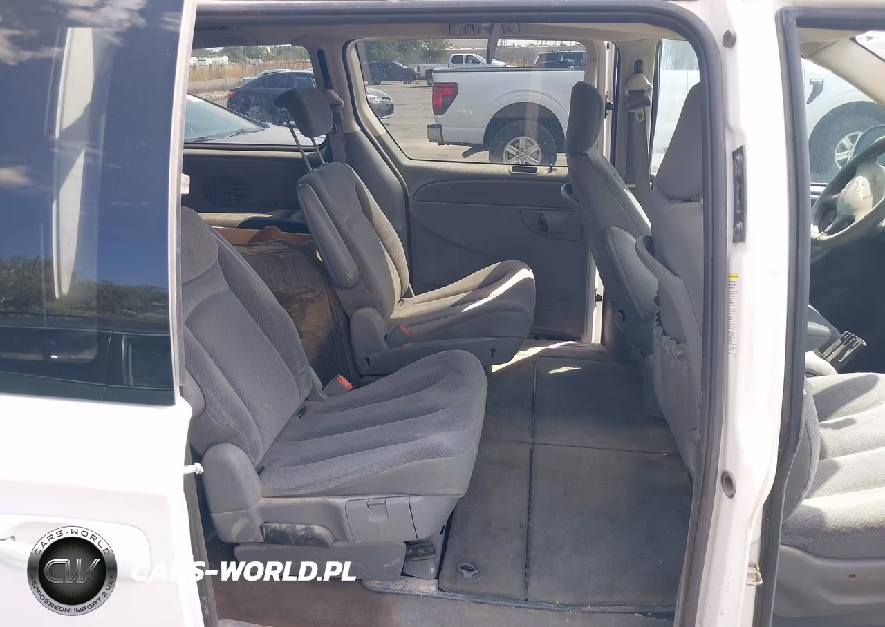 2005 Chrysler Town & Country Touring VIN:2C4GP54L45R469682 - 8