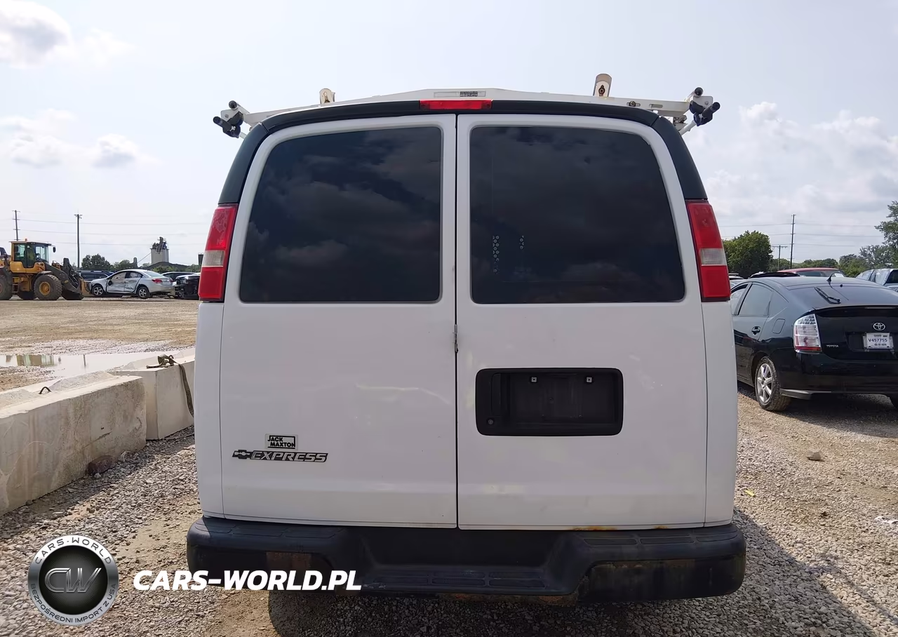 2017 Chevrolet Express 2500 Work Van VIN:1GCWGAFF8H1146921 - 16