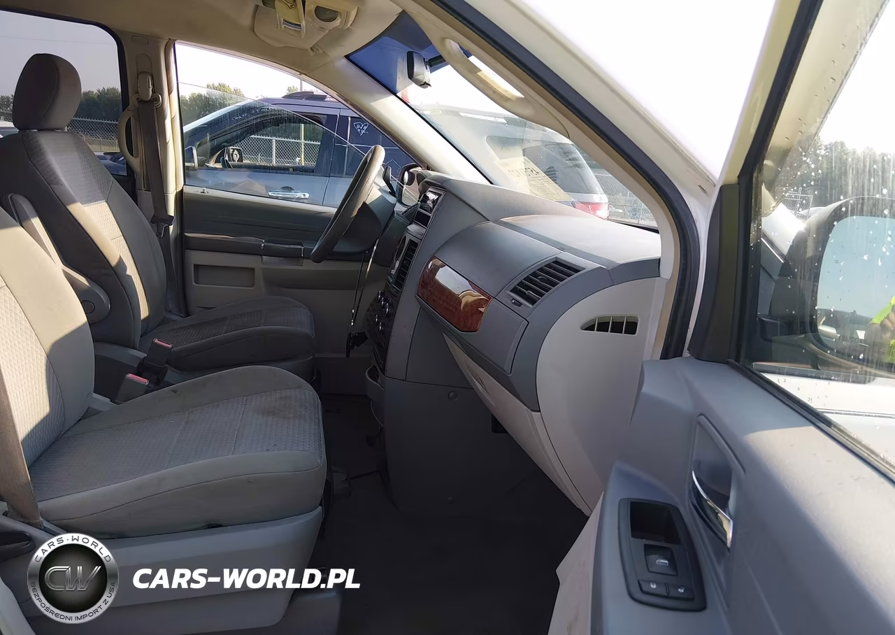 2008 Chrysler Town & Country Lx VIN:2A8HR44H68R671067 - 5