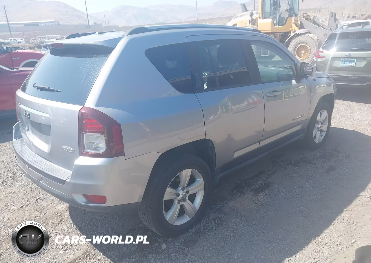 2016 Jeep Compass Latitude VIN:1C4NJDEB6GD780948 - 4