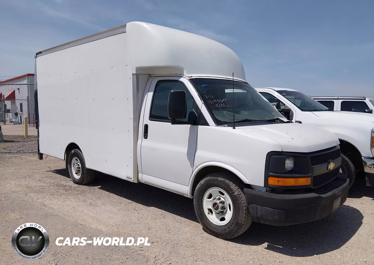 2017 GMC Savana Cutaway Work Van