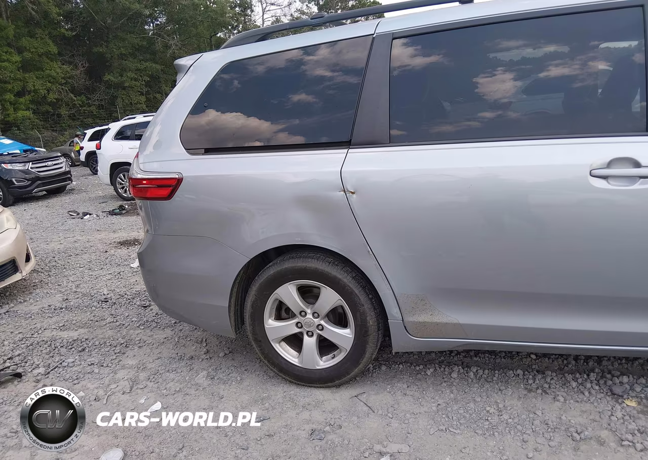2015 Toyota Sienna Le 8 Passenger VIN:5TDKK3DC0FS629899 - 17
