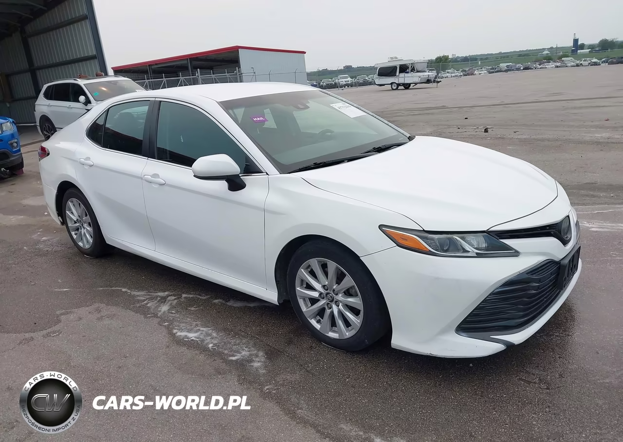 2018 Toyota Camry Le – zdjęcie 1 z 18