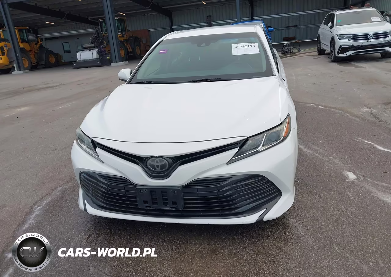 2018 Toyota Camry Le VIN:4T1B11HK2JU603474 - 13