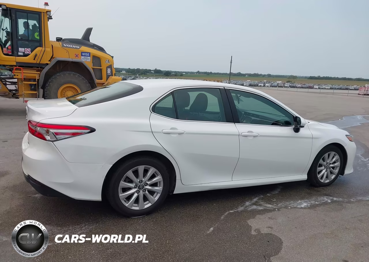 2018 Toyota Camry Le VIN:4T1B11HK2JU603474 - 14