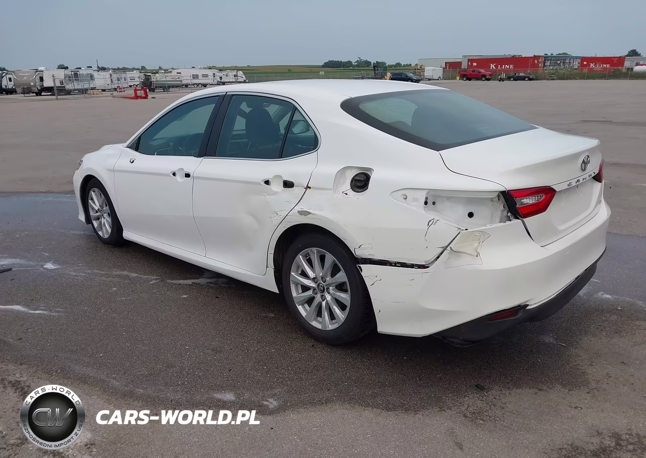 2018 Toyota Camry Le VIN:4T1B11HK2JU603474 - 3