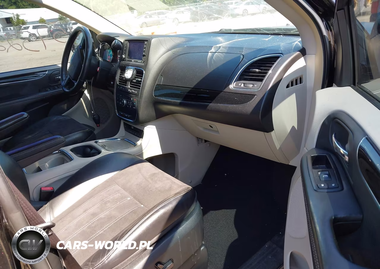 2014 Chrysler Town & Country Touring-L 30Th Anniversary VIN:2C4RC1CG5ER300742 - 5