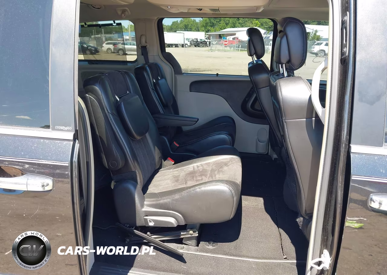 2014 Chrysler Town & Country Touring-L 30Th Anniversary VIN:2C4RC1CG5ER300742 - 8