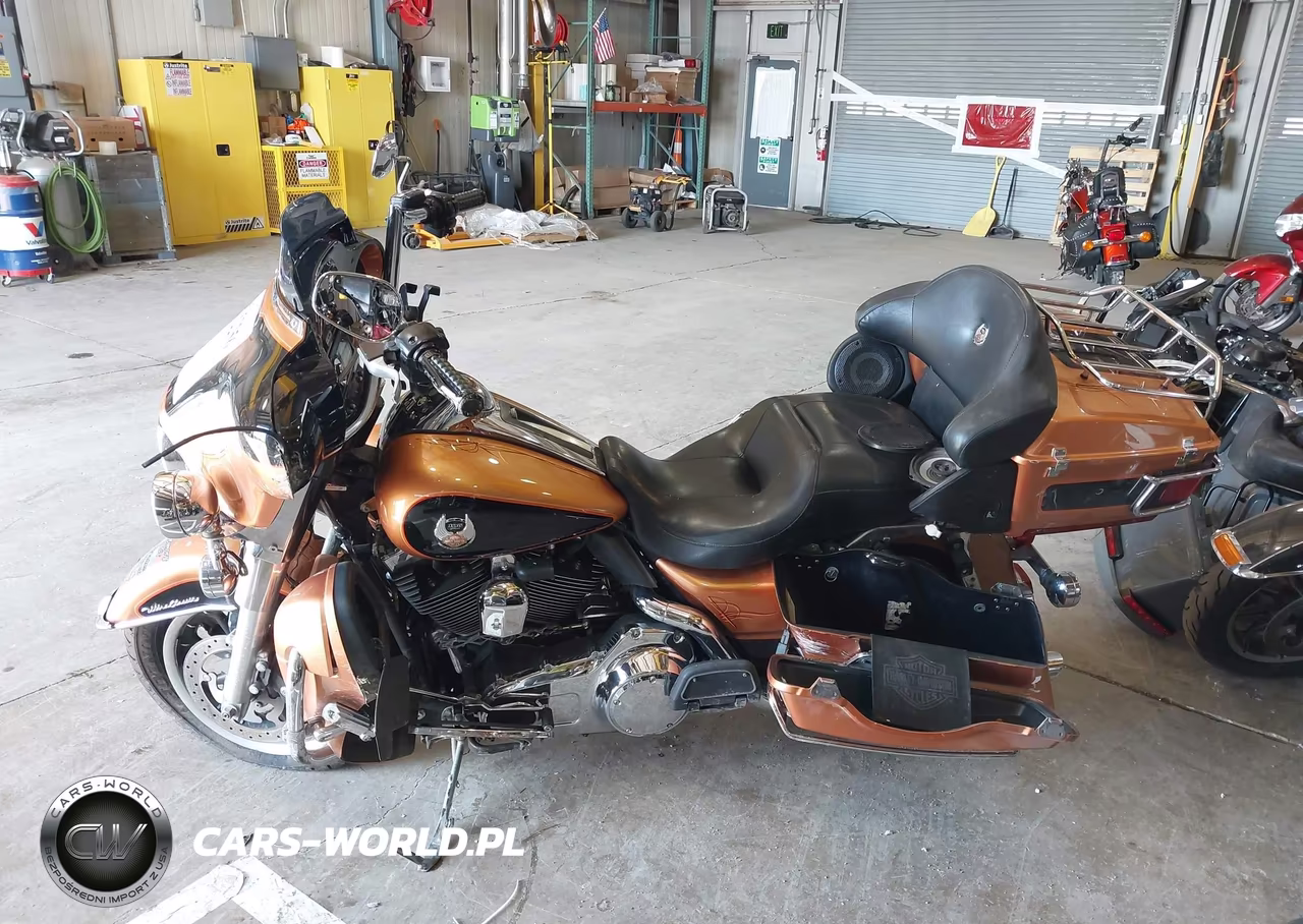 2008 Harley-Davidson Flhtcui 105Th Anniversary Edition VIN:1HD1FC4448Y646249 - 12