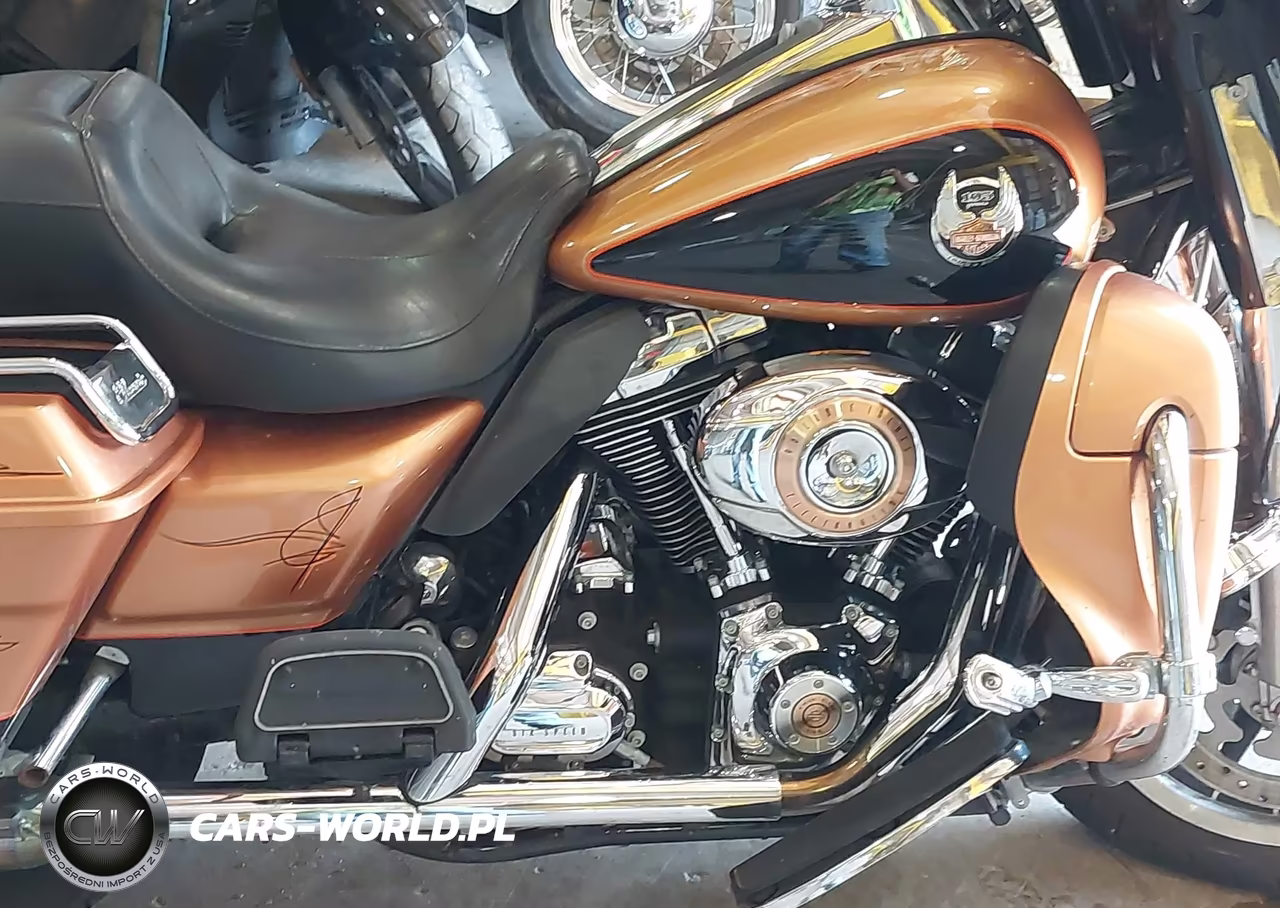 2008 Harley-Davidson Flhtcui 105Th Anniversary Edition VIN:1HD1FC4448Y646249 - 8