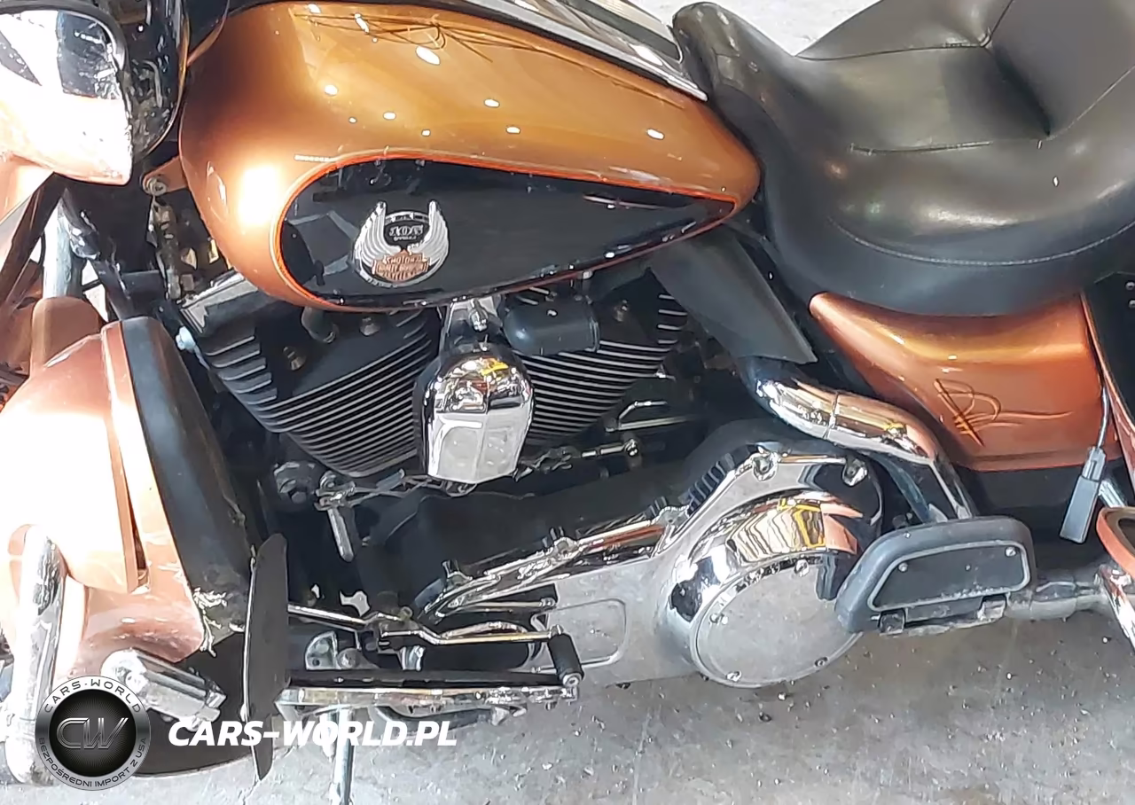 2008 Harley-Davidson Flhtcui 105Th Anniversary Edition VIN:1HD1FC4448Y646249 - 9