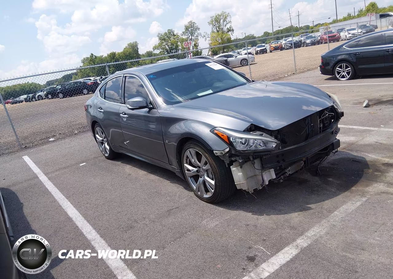 2017 Infiniti Q70 3.7